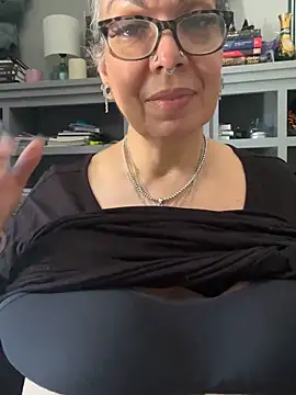 dieseldame1313 online show from 05-15-26, 07:54