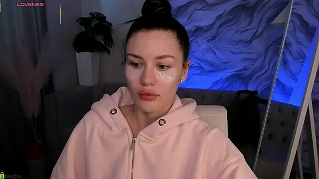 Aria Mila online show from 03-17-26, 03:00