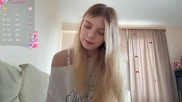 Snapshot of FruityXo chatting on 07-05-26, 12:01 FruityXo online show from 07-05-26, 12:01