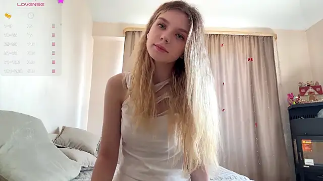 Snapshot of FruityXo chatting on 07-17-26, 11:39 FruityXo online show from 07-17-26, 11:39