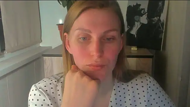 JuliaMuuun online show from 04-28-26, 09:31