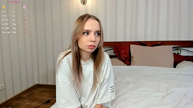 Snapshot of Little_Clare chatting on 10-24-25, 07:32 Little Clare online show from 10-24-25, 07:32