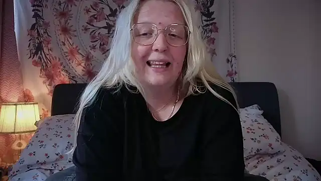 Daisyxoxo  online show from 05-19-26, 08:42