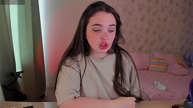 Snapshot of Alice_next_door chatting on 04-18-26, 11:14 Alice next door online show from 04-18-26, 11:14