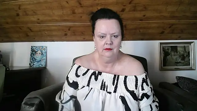 Snapshot of TiffanyMature chatting on 06-17-26, 07:11 TiffanyMature online show from 06-17-26, 07:11