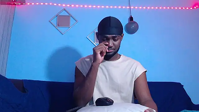 Snapshot of eebony_stallion chatting on 06-04-26, 03:23 eebony stallion online show from 06-04-26, 03:23