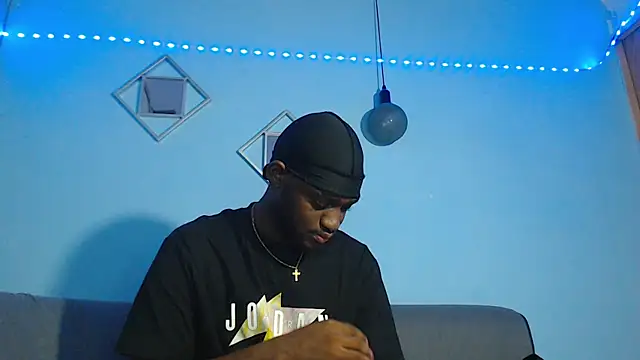 Snapshot of eebony_stallion chatting on 06-07-26, 03:10 eebony stallion online show from 06-07-26, 03:10