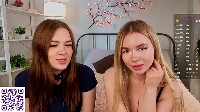 TashiaBosack online show from 05-18-26, 04:07