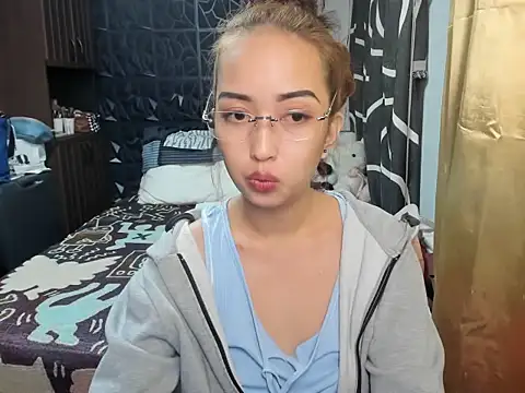 Snapshot of Soft_Angel8 chatting on 12-21-25, 03:41 Soft Angel8 online show from 12-21-25, 03:41