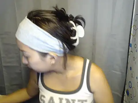 Snapshot of Soft_Angel8 chatting on 03-26-26, 04:18 Soft Angel8 online show from 03-26-26, 04:18