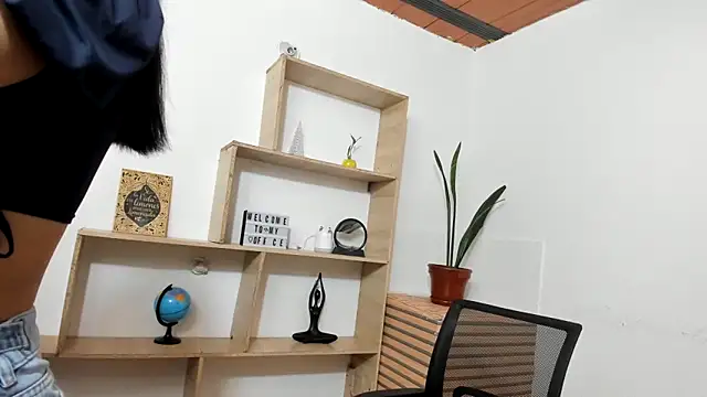 amy lennox online show from 05-18-26, 01:17