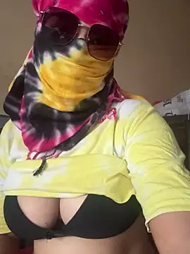 Snapshot of crazy111girl chatting on 02-07-26, 07:34 crazy111girl online show from 02-07-26, 07:34