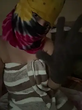 Snapshot of crazy111girl chatting on 02-12-26, 08:53 crazy111girl online show from 02-12-26, 08:53