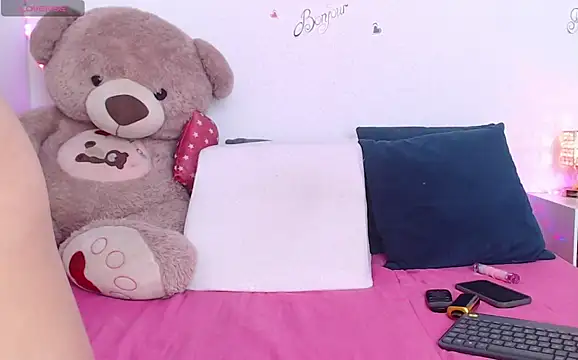 Snapshot of arianajoliee chatting on 05-08-26, 03:17 arianajoliee online show from 05-08-26, 03:17