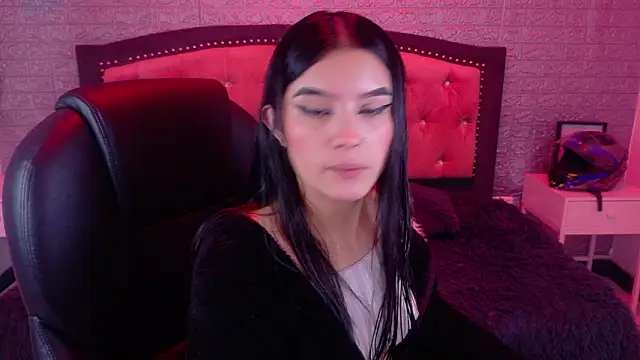 Natalie loffreda online show from 02-12-26, 03:23