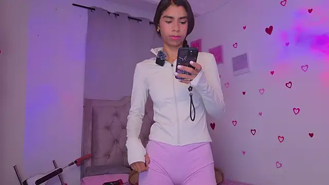 BrunetteAdams001 online show from 03-25-26, 09:37