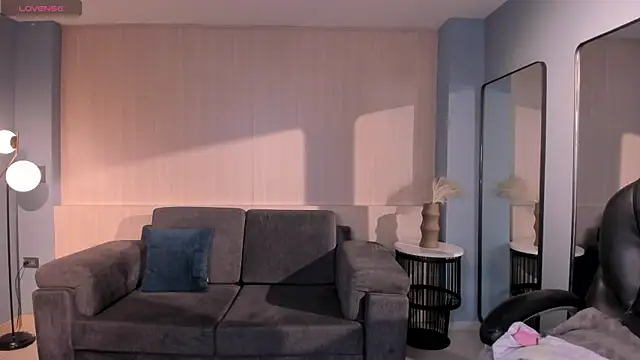 VeronicaBlue online show from 06-19-26, 09:35