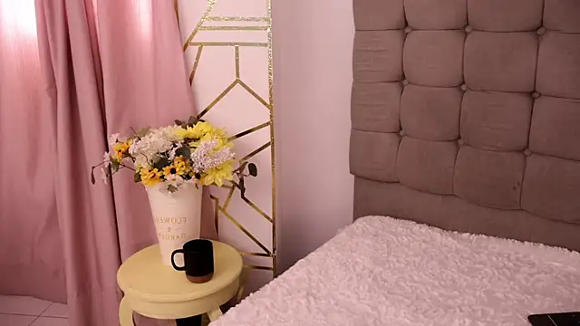 Snapshot of Lily_rousee_ chatting on 05-20-26, 12:44 Lily rousee online show from 05-20-26, 12:44
