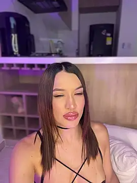 Bella-taylorr online show from 03-24-26, 07:02