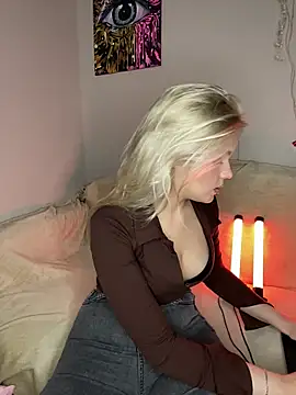 Snapshot of April_Purr chatting on 04-23-26, 12:29 April Purr online show from 04-23-26, 12:29