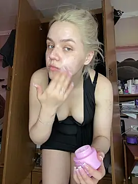Snapshot of April_Purr chatting on 05-08-26, 07:46 April Purr online show from 05-08-26, 07:46