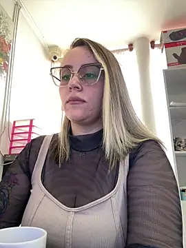 Snapshot of CurvyLust_x chatting on 02-17-26, 02:46 CurvyLust x online show from 02-17-26, 02:46