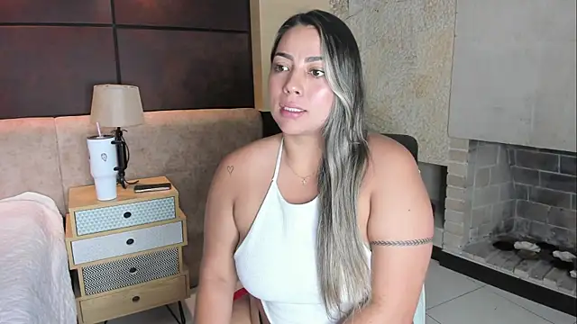 Snapshot of CandelaMartineez chatting on 10-03-25, 03:53 CandelaMartineez online show from 10-03-25, 03:53