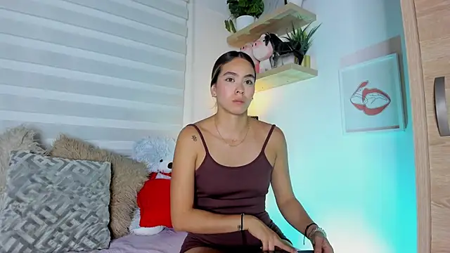 sara madrid online show from 03-25-26, 12:22