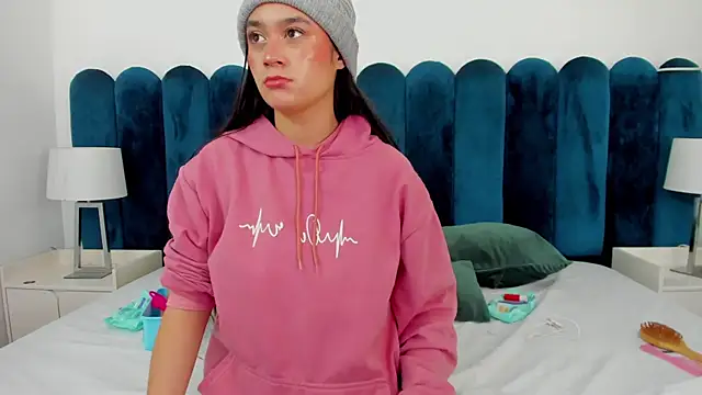 EmilyHanks  online show from 11-14-25, 11:13