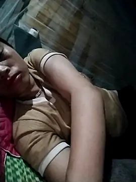   Ngoc20   online show from 04-10-26, 05:23