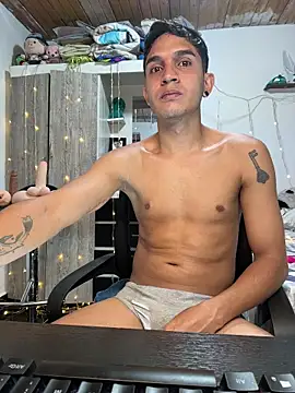 Snapshot of Angel_latinboy chatting on 02-03-26, 02:33 Angel latinboy online show from 02-03-26, 02:33