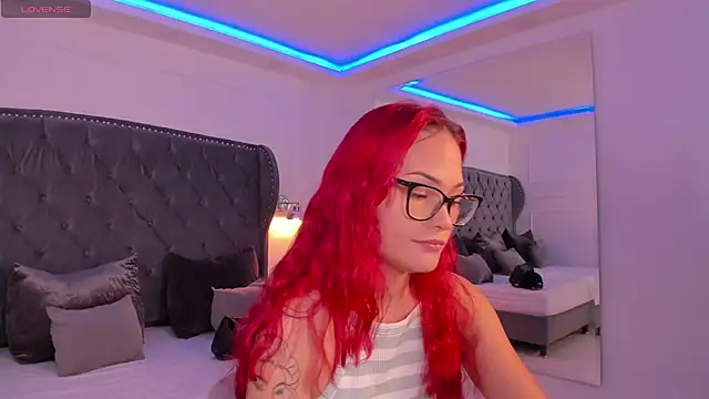 Snapshot of mae_lyra chatting on 07-17-26, 04:34 mae lyra online show from 07-17-26, 04:34