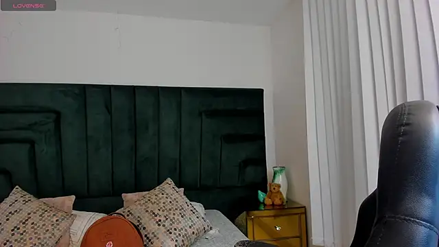 SaraWagner  online show from 02-06-26, 12:04