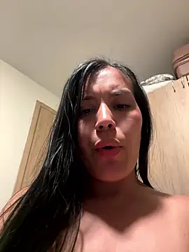 MacaW09 online show from 04-14-26, 11:44