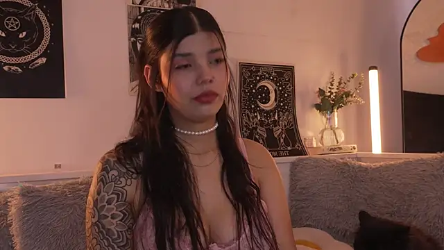 sophieee art online show from 09-29-25, 07:08