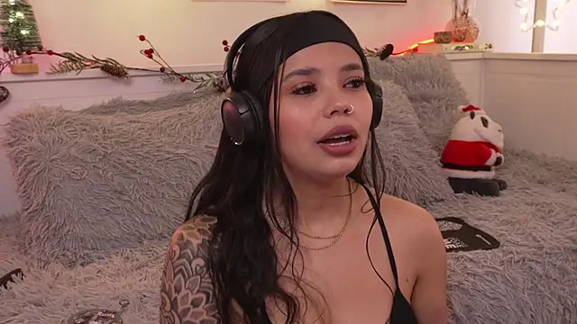 sophieee art online show from 12-15-25, 08:02