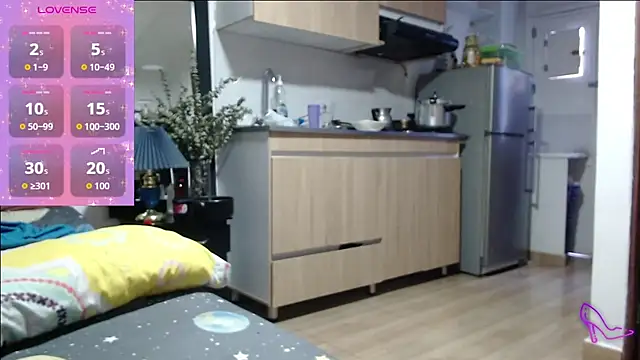 Snapshot of AllysonStonne chatting on 06-21-26, 10:34 AllysonStonne online show from 06-21-26, 10:34