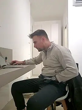 mrlyuis online show from 12-15-25, 05:17