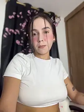 Snapshot of Scarlett05 chatting on 06-03-26, 02:03 Scarlett05 online show from 06-03-26, 02:03