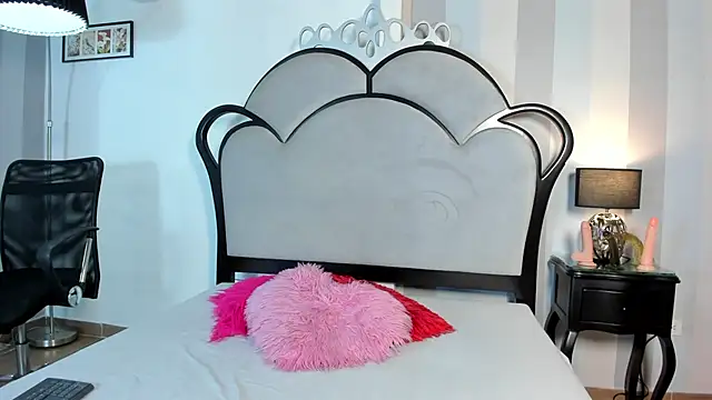 MiaAmore  online show from 06-30-26, 04:19