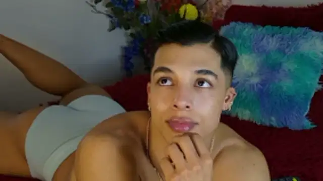 Snapshot of Troye_Williams chatting on 03-15-26, 02:39 Troye Williams online show from 03-15-26, 02:39