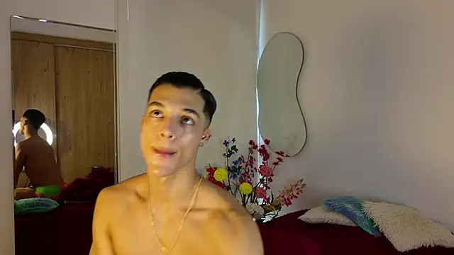 Snapshot of Troye_Williams chatting on 05-02-26, 04:12 Troye Williams online show from 05-02-26, 04:12