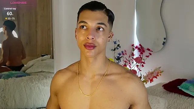 Snapshot of Troye_Williams chatting on 06-08-26, 01:00 Troye Williams online show from 06-08-26, 01:00