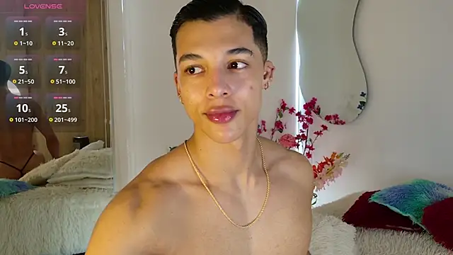Snapshot of Troye_Williams chatting on 06-13-26, 03:32 Troye Williams online show from 06-13-26, 03:32