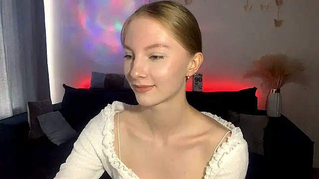 BrightAnnie online show from 09-18-25, 01:02