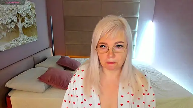 Snapshot of Hella_Fabel chatting on 06-23-26, 01:14 Hella Fabel online show from 06-23-26, 01:14
