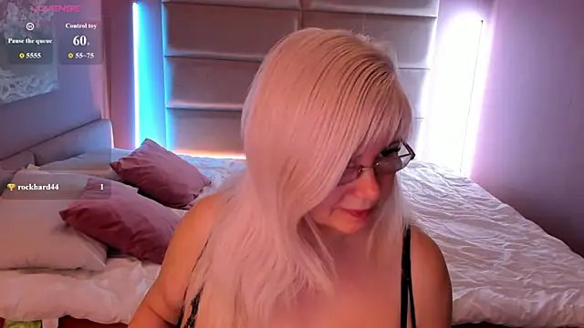 Snapshot of Hella_Fabel chatting on 07-13-26, 01:19 Hella Fabel online show from 07-13-26, 01:19