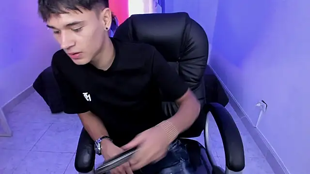 Aron Boyy online show from 03-05-26, 07:43