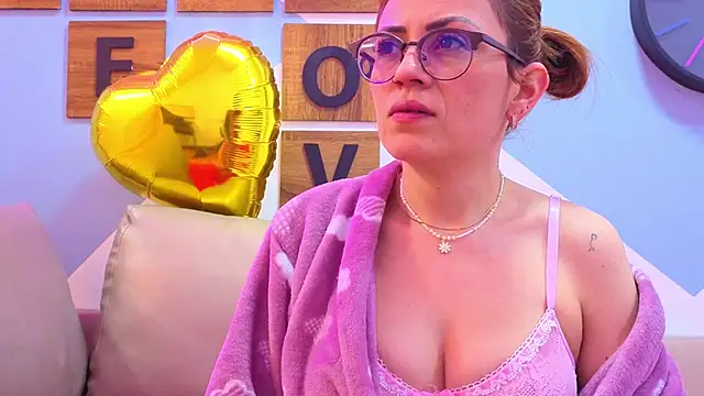 Victoria Fallon online show from 11-19-25, 11:10