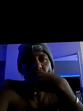 Snapshot of SidingNowness chatting on 09-16-25, 01:17 SidingNowness online show from 09-16-25, 01:17